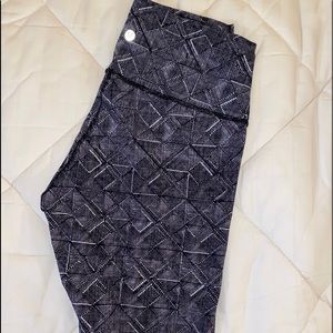 Lululemon “Wunder Under” leggings